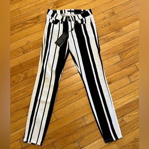 NWT Guess Black & White Jeggings - size 26 - never worn!
